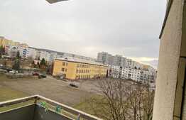 Apartament de 3 camere, decomandat, zona străzii Izlazului 