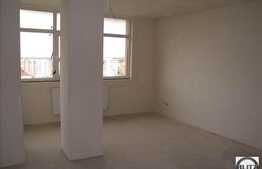 2 camere, 60 mp, semifinisat cu priveliste frumoasa asupra orasului.