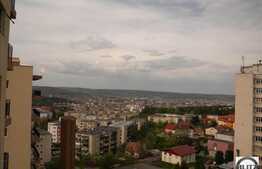 2 camere, 60 mp, semifinisat cu priveliste frumoasa asupra orasului.