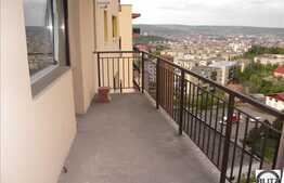 2 camere, 60 mp, semifinisat cu priveliste frumoasa asupra orasului.