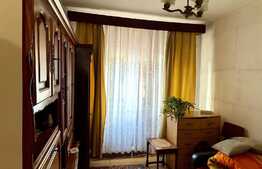 Apartament de 3 camere, decomandat, zona Campului 