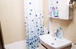 Apartament de 2 camere, balcon, semidecomandat, zona Blumăna