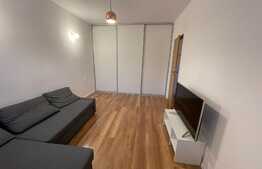 Apartament de 3 camere, parcare, 55 mp, zona Tăuți