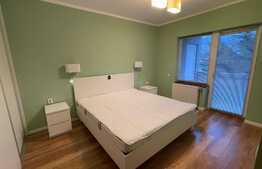 Apartament de 3 camere, parcare, 55 mp, zona Tăuți