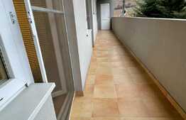 Apartament de 3 camere, parcare, 55 mp, zona Tăuți