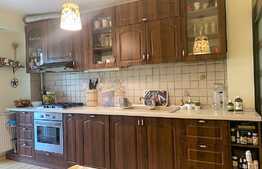 Apartament de 3 camere, decomandat, etaj intermediar, balcon, zona Răcădău