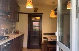 Apartament de 3 camere, decomandat, etaj intermediar, balcon, zona Răcădău