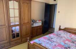 Apartament de 3 camere, decomandat, etaj intermediar, balcon, zona Răcădău