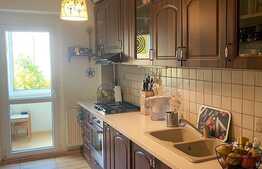 Apartament de 3 camere, decomandat, etaj intermediar, balcon, zona Răcădău