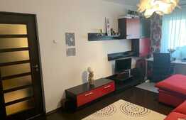 Apartament de 3 camere, decomandat, etaj intermediar, balcon, zona Răcădău