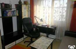 Vanzare apartament 4 camere, 53 mp utili, zona Mehedinti