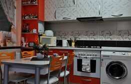 Apartament 3 camere, balcon inchis, boxa, loc parcare! Zona strazii Sesul de Sus!