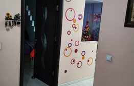 Apartament 3 camere, balcon inchis, boxa, loc parcare! Zona strazii Sesul de Sus!