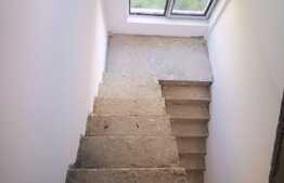 Pensiune semifinisata, 600mp utili, 18 camere, Predeal