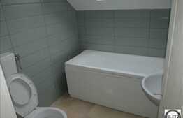 Apartament 3 camere, pe 2 nivele, 30 mp utili, decomandat, zona Albac!