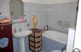 Apartament 2 camere de vanzare, decomandat, 50 mp utili, zona Oncos, cu parcare