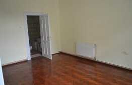 De vanzare apartament cu 3 camere, 86 mp, zona centrala