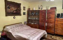 Casa cu teren 330 mp, zona Andrei Muresanu