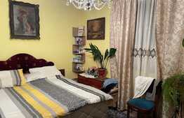 Casa cu teren 330 mp, zona Andrei Muresanu