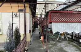 Casa cu teren 330 mp, zona Andrei Muresanu