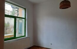 De vanzare casa cuplata,47 mp utili, curte comuna, semicentral