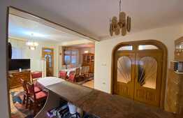 Vila cu potential de transformare in pensiune, 13 camere, Timisul de Sus, 1487 mp teren, Brasov