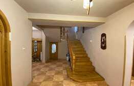 Vila cu potential de transformare in pensiune, 13 camere, Timisul de Sus, 1487 mp teren, Brasov