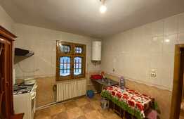 Vila cu potential de transformare in pensiune, 13 camere, Timisul de Sus, 1487 mp teren, Brasov