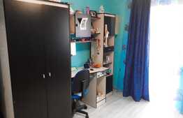 Apartament decomandat cu 3 camere , 2 bai,  zona strazii Eroilor