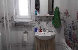 Apartament decomandat cu 3 camere , 2 bai,  zona strazii Eroilor