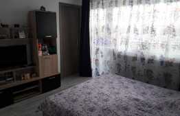 Apartament decomandat cu 3 camere , 2 bai,  zona strazii Eroilor