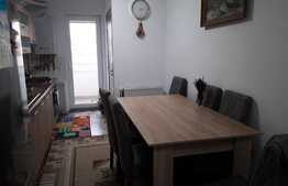 Apartament decomandat cu 3 camere , 2 bai,  zona strazii Eroilor