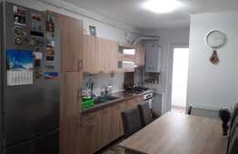 Apartament decomandat cu 3 camere , 2 bai,  zona strazii Eroilor