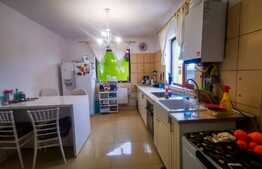 Casă deosebită în Sânpetru, 270 mp utili, 4 dormitoare și spațiu comercial