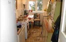 2 camere decomandate de vanzare, zona strazii Parang. Boxa si loc parcare!