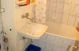 2 camere decomandate de vanzare, zona strazii Parang. Boxa si loc parcare!