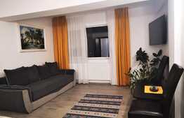 Garsonieră spațioasă, 48,6 mp, balcon cu vedere spre munte, boxă, Bușteni