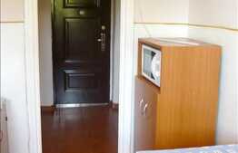 Apartament 2 camere semidecomandate de vanzare, zona Casa Vikingilor. Parcare!