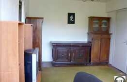 Apartament 2 camere semidecomandate de vanzare, zona Casa Vikingilor. Parcare!