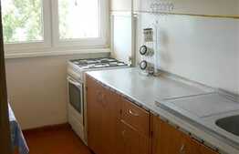 Apartament 2 camere semidecomandate de vanzare, zona Casa Vikingilor. Parcare!