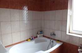 Apartament cu 4 camere, 73 mp, etaj intermediar, 2 parcari, zona Ioan Rus.