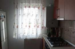 Apartament cu 4 camere, 73 mp, etaj intermediar, 2 parcari, zona Ioan Rus.