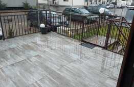 Apartament cu 2 camere, 52 mp, parter inalt, terasa 23 mp, garaj, zona Terra