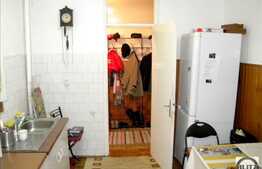 Vanzare 3 camere decomandate, 68 mp, zona Campului. Boxa si garaj de tabla!