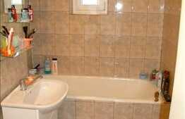 Vanzare 3 camere decomandate, 68 mp, zona Campului. Boxa si garaj de tabla!