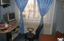 Zona strazii Primaverii, 2 camere semidecomandate de vanzare. Loc de parcare!