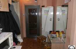 Zona strazii Primaverii, 2 camere semidecomandate de vanzare. Loc de parcare!