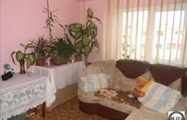 Zona strazii Primaverii, 2 camere semidecomandate de vanzare. Loc de parcare!