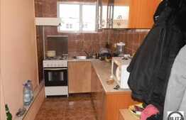 Zona strazii Primaverii, 2 camere semidecomandate de vanzare. Loc de parcare!