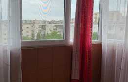 Apartament cu 2 camere, decomandat, 56 mp, balcon, zona strazii Tasnad